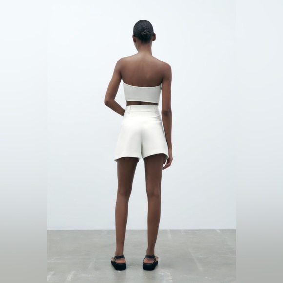 Zara Pleated Shorts - Picture 2 of 10
